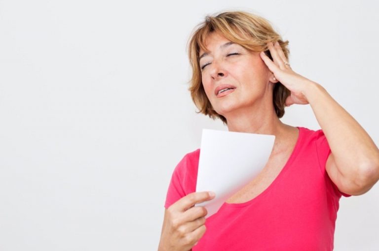 Síntomas de menopausia: especialista describe las terapias hormonales y no hormonales 