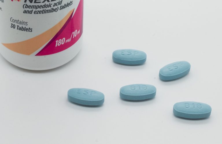 Ensayo demuestra que un fármaco reductor del colesterol disminuye los episodios cardíacos