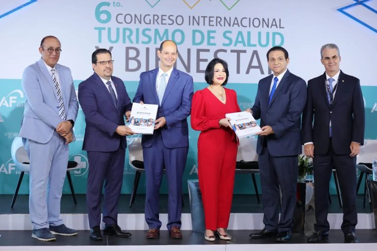 Ministro Salud entrega Plandes 2030 a Asociación  de Turismo de Salud y Bienestar