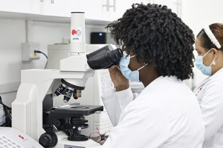 Bioanalistas hacen posible más de 80 millones pruebas