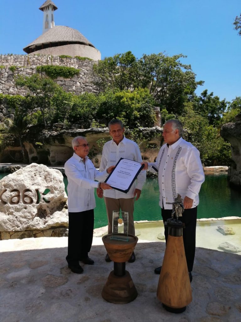 Gobierno mexicano reconoce a Bolívar Troncoso por su contribución al sector turístico