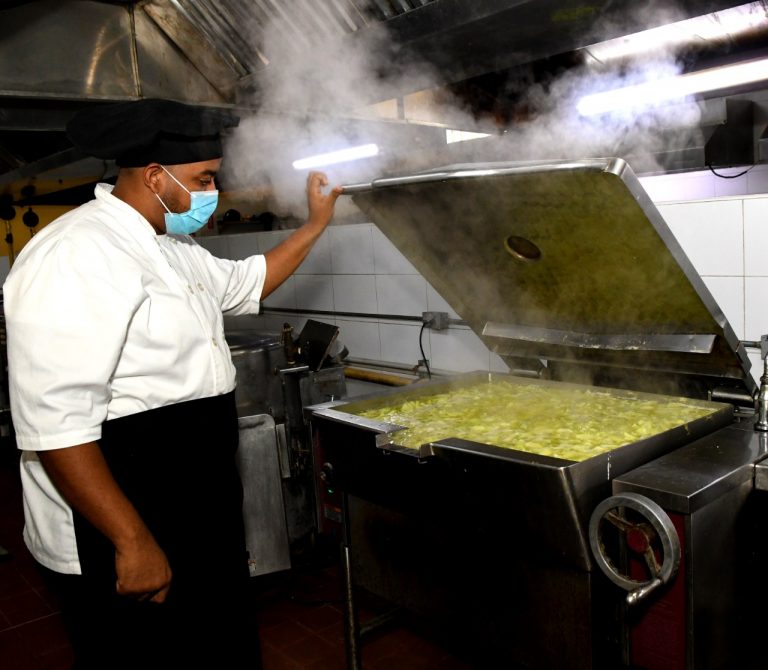 Chef destaca función de los Comedores Económicos del Estado