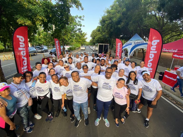 Pacientes post bariátrica corren contra la obesidad